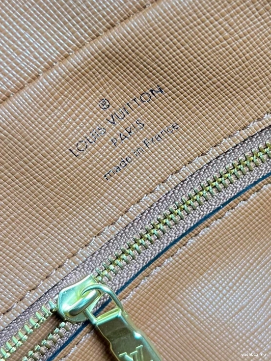 WIS MESSENGER LOUIS VUITTON 1016